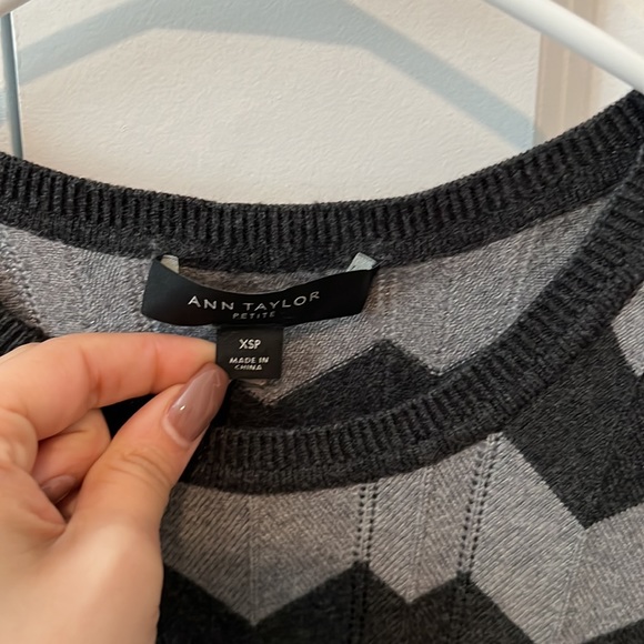 Ann Taylor, XSP, Sweater Shirt, Cozy Casual/Work Top. Dry Cleaned. - Picture 2 of 4